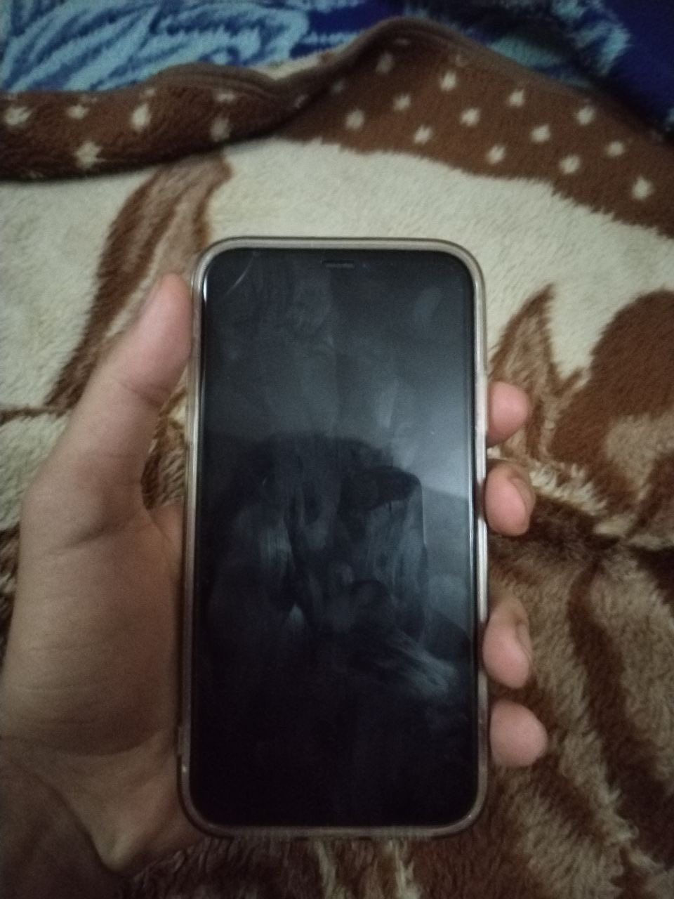 السلام عليكم ايفون 11 العادي بطاريه 87 مساحه 128 استخدام شهر او اقل السعر 270 الف وبي مجال مكاني بغداد حي العامل شارع 30 تواصل واتساب ***********
