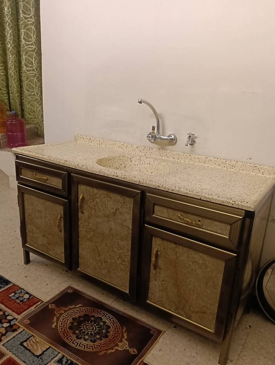 كاونتر 3 قطع للبيع السعر 225 العنوان مدينة الصدر للستفسار ***********
