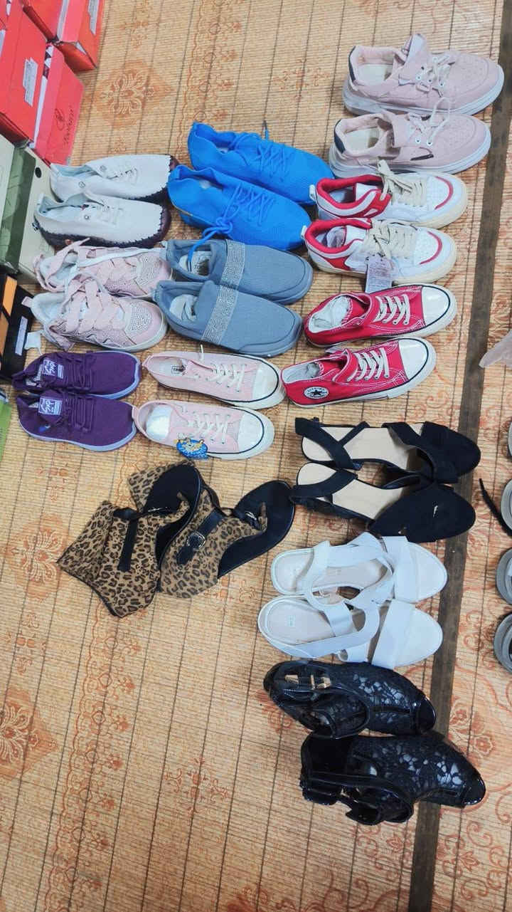شلعات احذيه ونعل تكرمو اسعار جوه سعر  الجمله تصفيه محل


**إذا كنت صاحب هذا الإعلان وتريد حذفه لأي سبب، رجاءا أرسل رسالة إلى الدعم الفني**