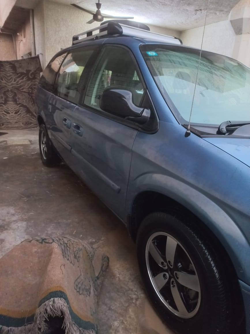 سلام عليكم شباب للبيع دوج كرفان 2007 شاصي طويل 3قطع تبريد كشنات بلع منفصلة كير مكينه مكفولات تخم تاير ويل كب جدد صدر امامي خلفي لوك كهربائيات كلها بلاد بدون جطلات رقم دولي بغداد هزه جديده سعرها 74او بيها مجال بسيط سياره بدون صبغ عده اهلال جاملغ سياره جاهز من كلشي (فقط بيها جراد ) موبايل *********** مكانها بغداد أبو غريب زيتون
