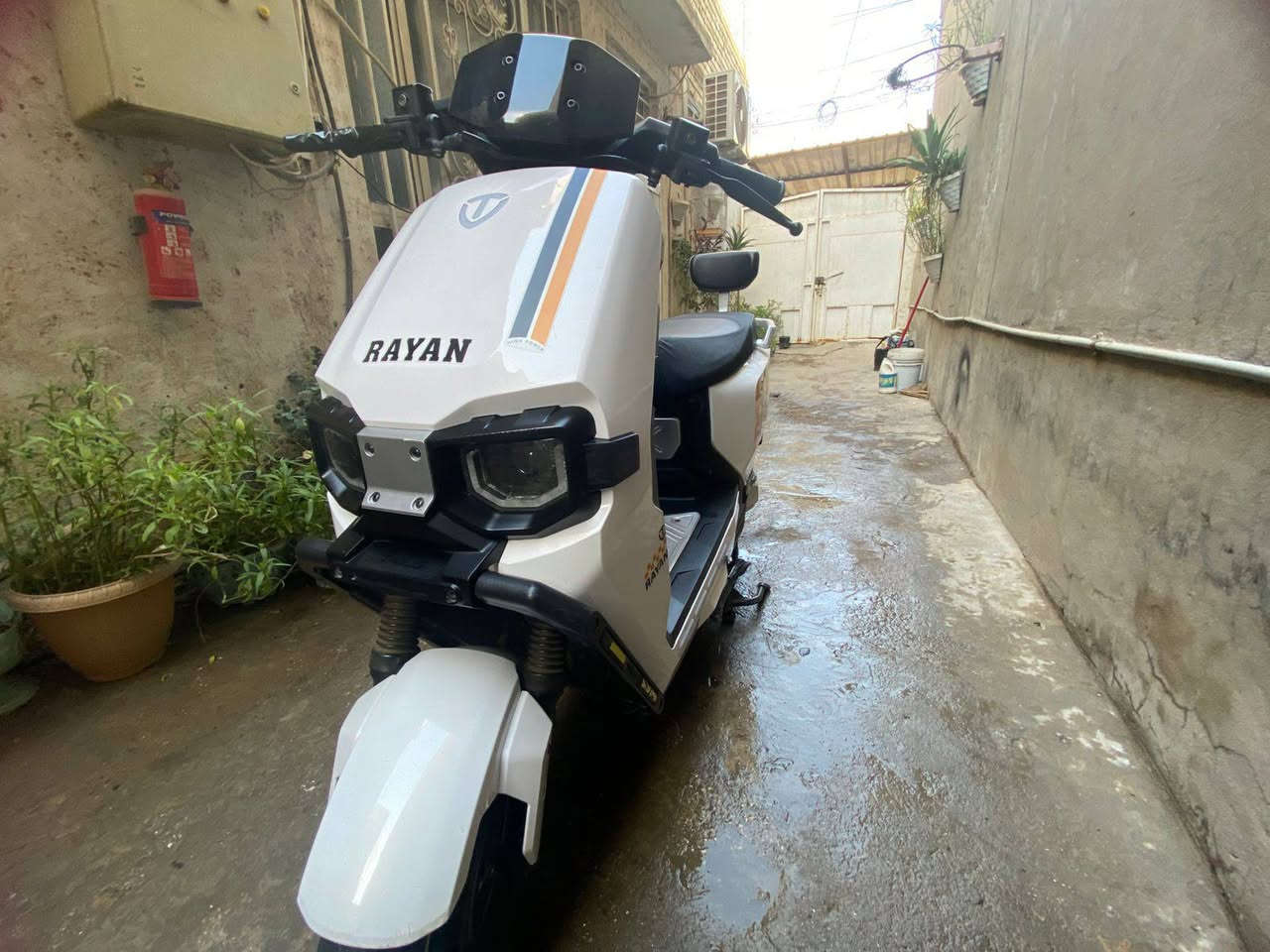 السلام عليكم دراجة ريان وحش الكون 
جديدة جدا نظافتها واضحة كلش نضيفة 
تايرات جدد زوج كلها شغالة وشرط الفحص 
مكاني : الشعب حي اور بالقرب من سيكال 
رقمي : *********** متواجد واتساب 
السعر : 925 وبيها مجال للشراي 
دراجة صالها شهرين عندي نزلتها ب١١٥٠ بس اشتريت سيارة
