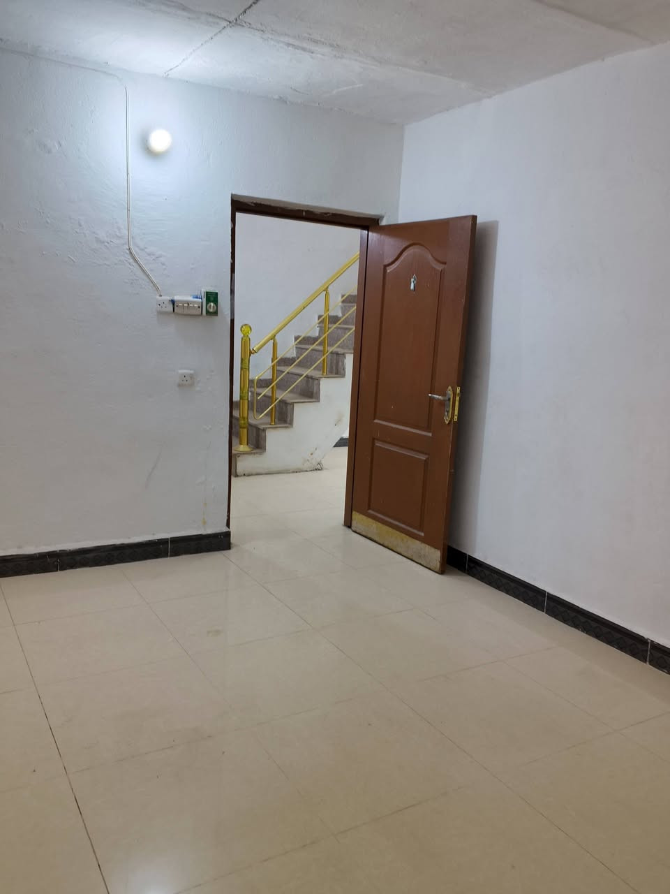 بيت للايجار بمنطقة القشلة مقابيل حسينة الحاج مجلي ٤غرف +براني +صالة +مطبخ +صحيات داخلية وخارجية ***********
