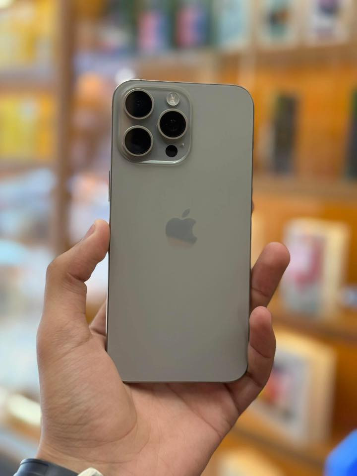 15 برو ماكس 📱
بطاريه 90🔋
ذاكره 256 
مبدل شاشه اصليه 
ثلاث خيارات 
 ✅
نضافه 100‎%‎ 💯
ماستر A/AA 
ملحقاته كارتون فقط 
سعره 750 بي مجال 🔥
عنوان / النجف الاشرف ***********
