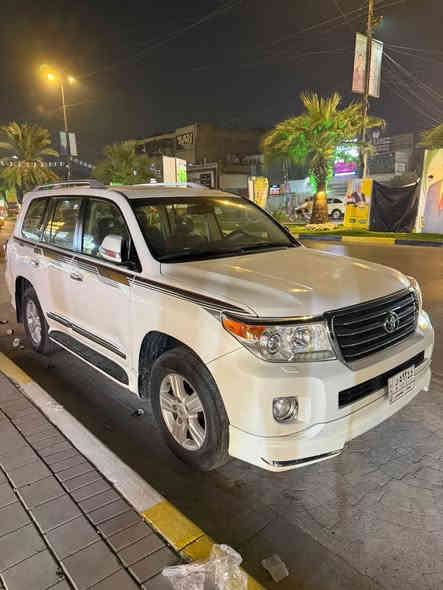 السلام عليكم لاندكروزابريم اصل البيع وجوه السوك 
فول الفول مابيهة نقص 
بيهة صبغ دعاميات اثنين وقليل حالوب بلقمارة مال امطار 
مديل 2014
السعر 360 وبيهة مجال قليل 
العنوان حي اور 
***********
