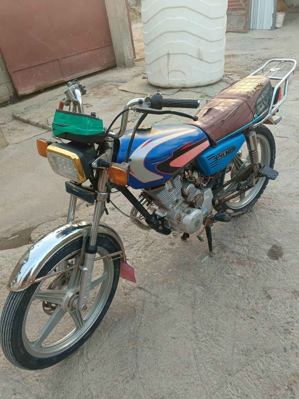 السلام عليكم دراجه للبيع  جاهزه من كلشي  موديل 2016 اوراقهه كامله  بغداد جسر ديالى  للاتصال ***********
