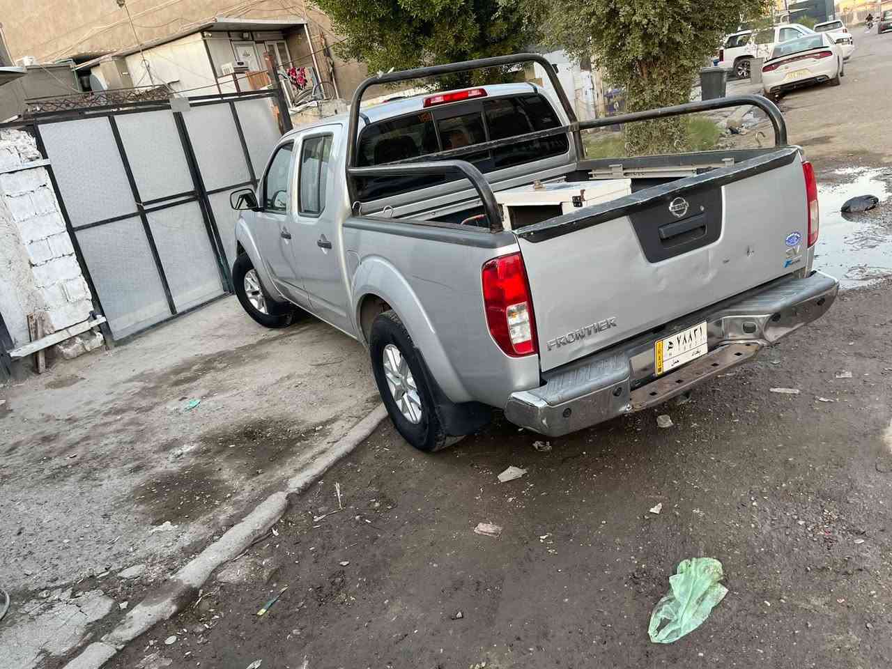 نيسان فرونتير موديل 2017,  4.0L V6 SV
وارد كلين تايتل بيهة طخة بالجنطة والدعامية واضحة بالصور .
رقم بغداد حمل 
المواصفات : 
لايتات زينون ( عالي + ناصي )
حساسات + كامرة خلفية 
تبريد معروف مال نيسان ثلج
نظام الترفيه ( بلوتوث , التحكم بالتليفون من خلال الصوت )
فول تحكم سيتيرن ( صوت , مكالمات ، كروز سرعة ) 
ايرباكات عدد 4 
سلايد جام ( sun/moon) 
تراكشن كونترول + ABS 
نظام قياس ضغط التايرات 
تدفئة المقاعد الامامية 
لاصق حماية ضد الشخوط بجميع اطراف السيارة 
وبعد بيهة هواي مواصفات
السيارة كلشي بيهة بلادي ونظيفة مثل ما واضحة بالصور
مكاني بغداد
السعر 165 وبيهة مجال 
الرقم : ***********
