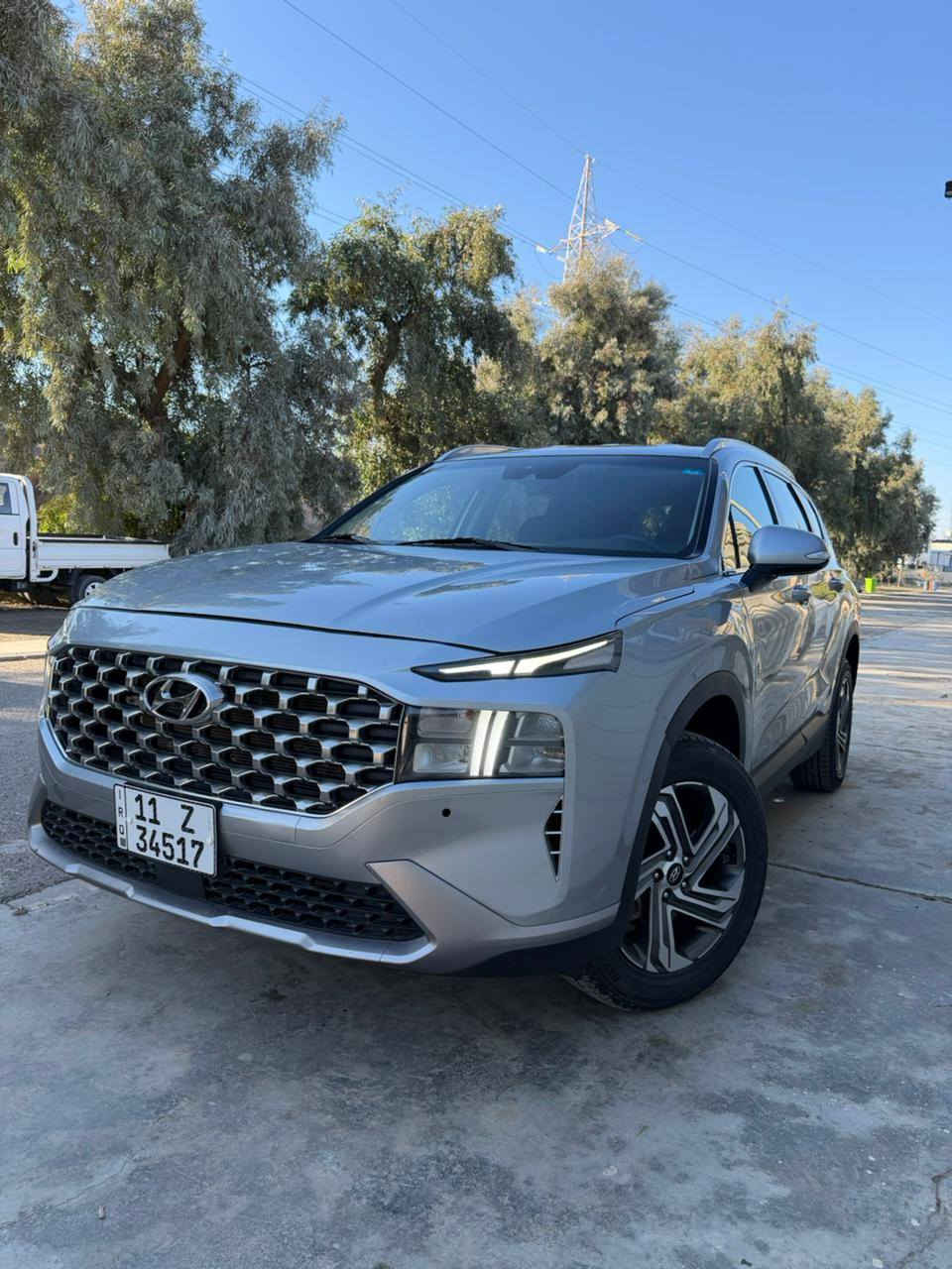 سنتافي امريكي  2023 رقم بغداد
سيارة ماشية 47 الف كيلو
سيارره حادثها بنيد وجاملغ بدون دواخل بدون شاصي
مواصفات هايترك معروفه مواصفاتها فور ويل
✅1- اللون سلفر
 حجم المحرك ٢٥٠٠ تنفس طبيعي
المواصفات
1- مفتاح ذكي بصمة + التشغيل عن بعد .
2- نظام اوتو بارك /  والتوقف الذاتي بدون سائق
3- كير بنظام الازرار  المنفصلة الاصدار الجديد ( بيانو)
4- كير ماوس ثانوي لأوضاع القيادة / Drive Mode 
‏Comfort - Smart - Sport 
5- هاند بريك بصمة  Auto Hold  أوتو هول نظام مانع الانزلاق  نظام نزول المنحدرات نظام اطفاء المحرك (A) ذاتيا في الازدحامات لتوفير  الداشبورد الكتروني بانماط متغيرة حسب وضعية القيادة  شاحن هاتف wireless+  المرايا الجانبية نقطة عمياء  + اشارات  
مرايا جانبية بخاصية الترحيب والفتح عند الاقتراب والاضاءة في 
6- رادار 360 درجه 
7- كشنات تدفئة 
#السعر 197 
سيارة اي نقص مابيها  جاهزة من كلشي 
تحويل مباشر 
وبعد بيهاا هواي مواصفات
الاتصال  والاستفسار
***********
***********
مكان سيارة بسامرة

ملاحظه #السيارة شادلها دعامية الاصلية مو تجاري 
راديتر المحرك وراديتر التبريد مالتها البلادي بدون ضرر 
لايت مال كصه بلادي كلها غراض اصلية  فقط جاملغ وبنيد مبدل ومصبوغات بدون دواخل 
صور السونار + صور الضرر مرفقة بالمنشور
