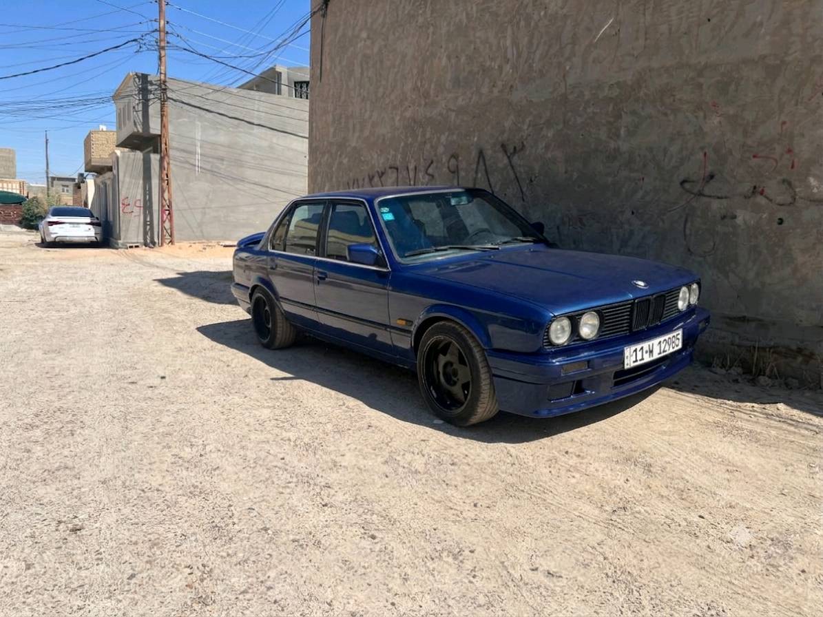 زعره 90 موديل داخل نضيف كلش حلو ومكفوله من الضربه والخياس تجي وشوف مكينه 20 مفتوح كايمه كير وصدر امامي خلفي نضيف تارات انضاف المكان رمادي رقمي *********** أو مراوس