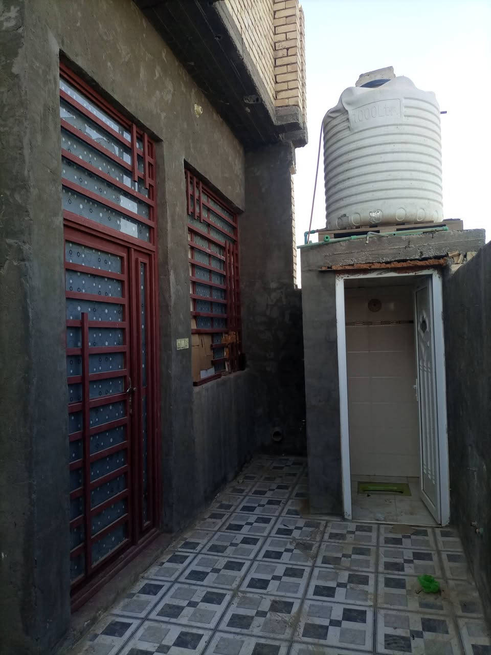ياالله يعلن مكتب الوفه بيت للبيع خلف جامعة فريحه طريق زوار يصلح سكن او حسنيه المساحه 150متر كامل خدمات للستفسار عل رقم ***********
