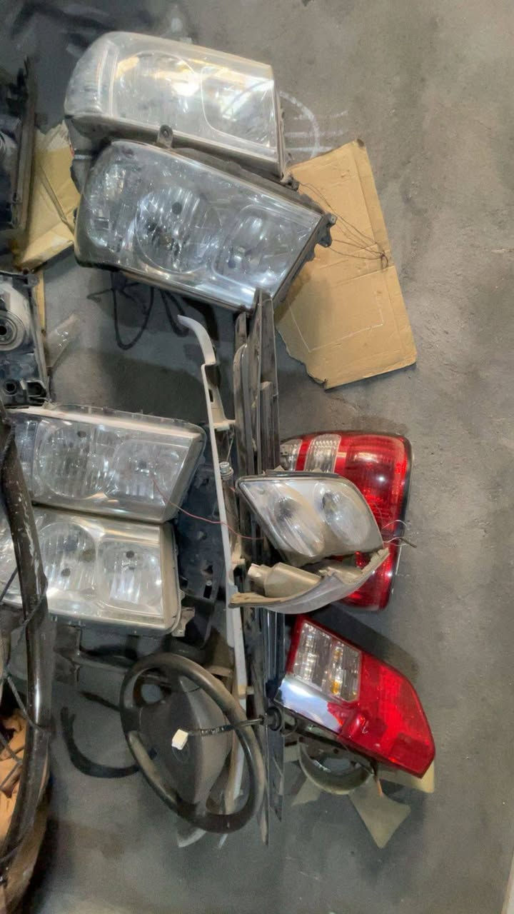 تخم ويل حجم 16
زوج بكلايت تفصيخ 
ترايش بيبان لاند كروز 
تخم مازدات تفصيخ العدد 4
وعاميات تفصيخ امامي +خلفي اصلي اصلي 
دركه ستيرن
العنوان ميسان 
رقم هاتف ***********
