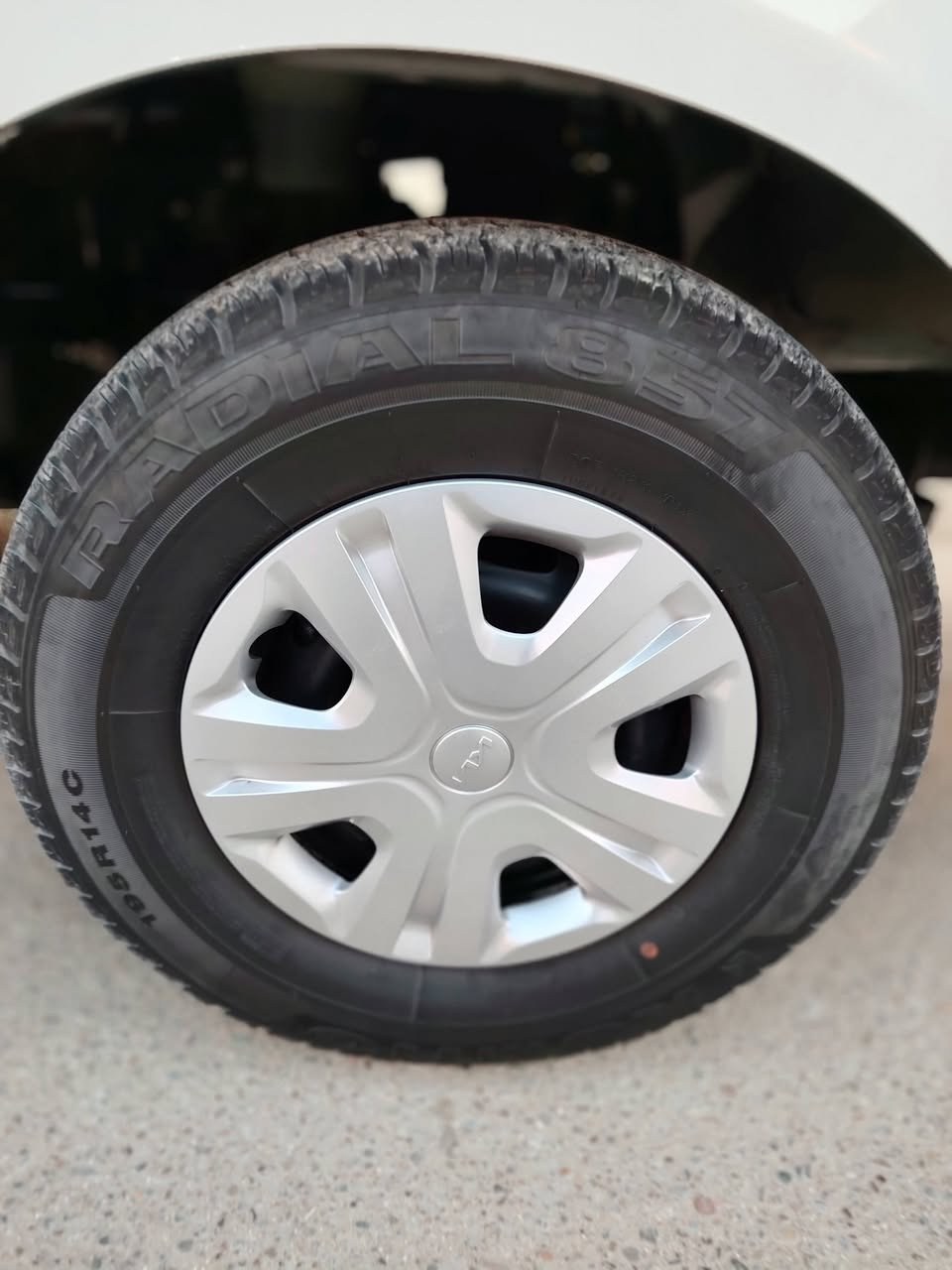 السلام عليكم من رخصت مدير الكروب للبيع كيا بنكو 2700 مفتوح السياره زيرو بمعنه الكلمه اني مطلعها منل الزيرو عله أيدي ام الضمان السياره موديل 2025 جديده لك السياره ماشيه 5300 وقابل للزيادة سبيرات مال شركه مري ام الشاره عده وياهه مال شركه 
شاشه كامره خلفيه حساسات خلفيه مكينه زيرو
السعر اتصل عله الرقم وتدلل ***********
💙
