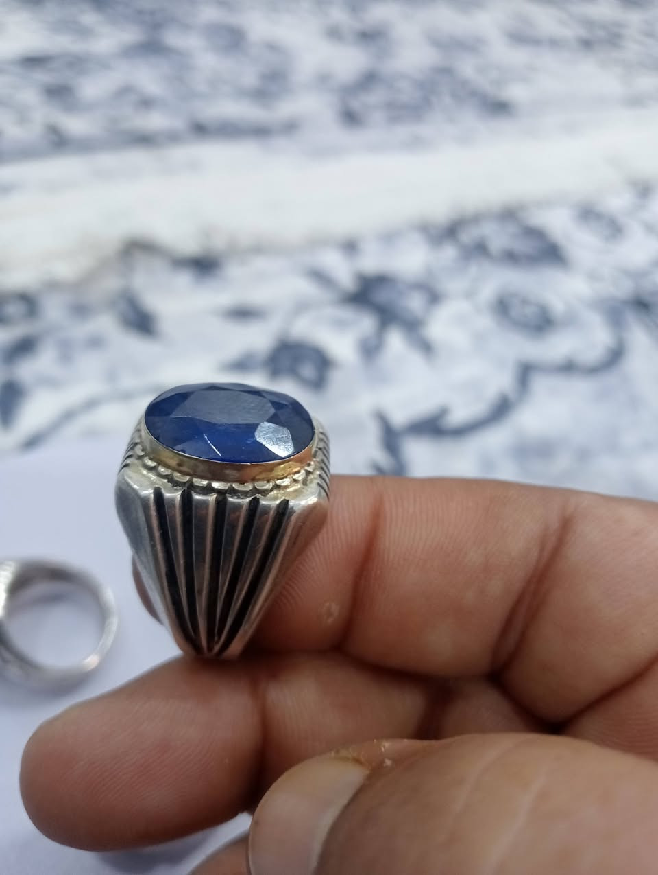 خواتم عدد 5 كلهن داير ذهب عيار 21 الشراي يدخل خاص او يتصل
***********
