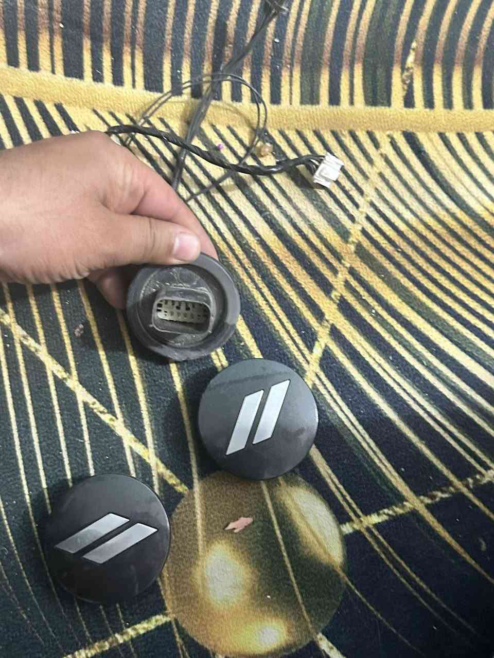 ابطانيه خلفيه باب جارجر جديده 23 
يده لون زيتوني والغراض الباقيه كبال عينكم قيم وأخذ 
*********** مكاني اسكندريه
