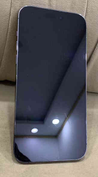 السلام عليكم
ايفون 14 برو ماكس 
ذاكرة 256
بطارية 78
دبل سيم كارت 
مكفول من كلشي اكو كم شخط ناعمة موضحه بالصور البطارية الشحن مالته كلش زين ويطول السعر 700 ألف قفل مكاني بغداد/ حي العامل *********** بيع فقط
