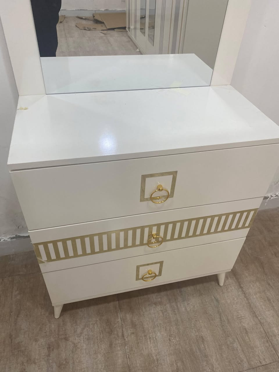 غرفة نوم خمس قطع كنتور ست بيبان وميز مرايه وجربايه وثنين ميوزه..سعر 550  الف .نظافه 100/100


**إذا كنت صاحب هذا الإعلان وتريد حذفه لأي سبب، رجاءا أرسل رسالة إلى الدعم الفني**