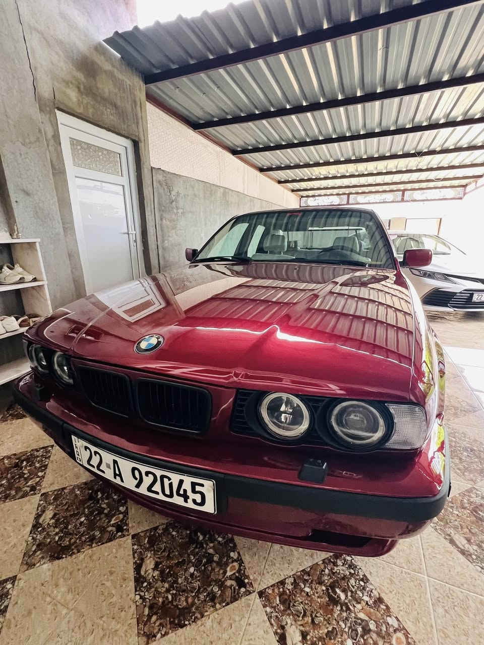 BMW 1995 525iA
موديل 1995بيلاد
525بيلاد تؤماتيك بيلاد
گئرو مه كينه به شه رت
تاخم پئشو پشتي تازه گؤرايه 
تايه ويلي نوئيه 
ره قه م باريكه سه نه وي تازه به سه رجوه 
غرامه 920هه زار له سه ره ده تده مه وه 
به ناو خؤمه ته عويل به شه رت
عامه لو جواني
نمونه له جواني 
*********** واتساب 
به رده ره ش
