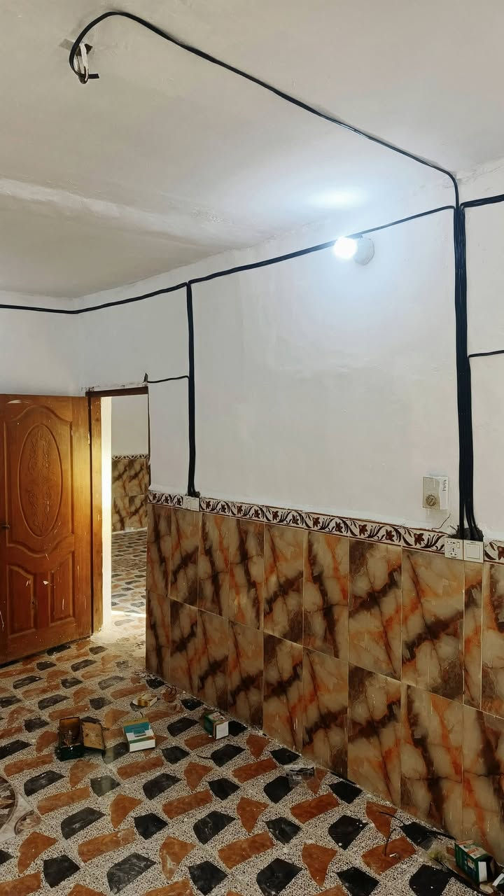 السلام عليكم
بيت للبيع بالوافدين الجديدة مقابيل التارتان مساحة 150 طابقين يحتوي على صالة واستقبال وغرفتين ومطبخ وحمام وصحيات خارجية الطابق الثاني غرفتين وصالة البيت نظيف ومرمم جديد ركن بصف احمد ابو الدهن السعر 35 وبي مجال قليل 
للاستفسار ***********
