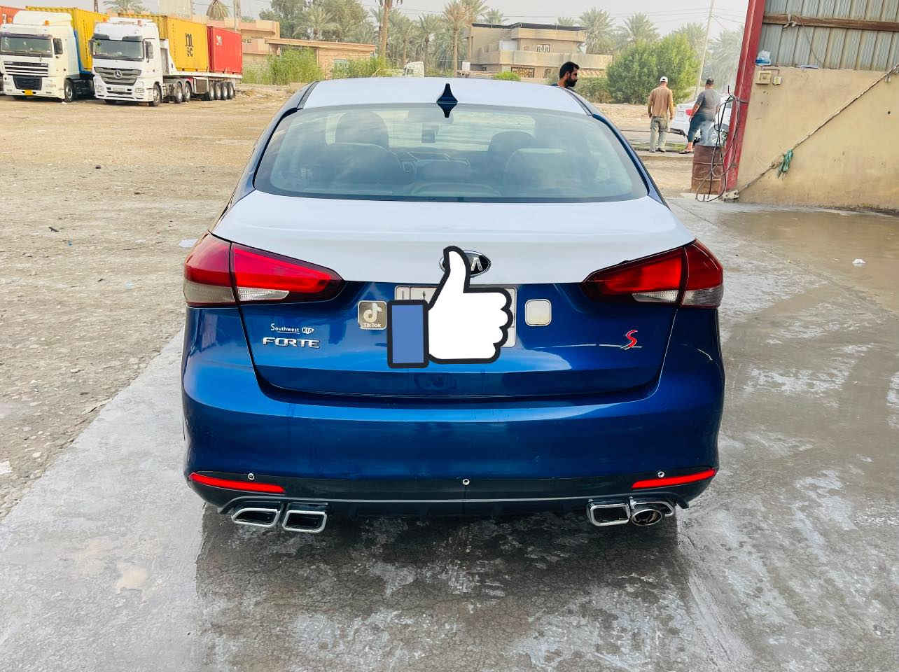 السلام عليكم فورتي 2017 وارد أمريكي رقم بغداد مشروع وطني السياره محرك 2000 دوش شرط ما مفتوح وكير كفاله السياره جديده وحلوه تبريد تدفئه كأمره خلفيه شاشه السياره ضرره قطعتين فقط شرط بدون دواخل سعر السياره 120 وبيه مجال بسيط   للاستفسار *********** مكان السياره واسط الحفريه
