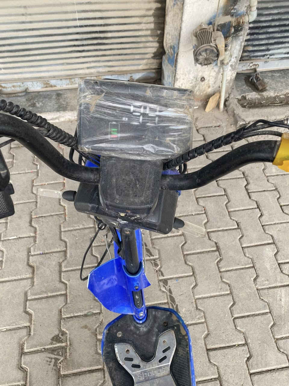 � ماطور شحن كهربائي | موديل 2024
🛠️ حالة ممتازة ونظيف

المواصفات:

 • 4 كير
 • مثبت سرعة
 • إشارة يمين / يسار
 • شاشة شغّالة
 • بلوتوث
 • هورن
 • كشن جديد
 • تايرات جديدة
 • سلة جديدة
 • شحن فول

🚗 مجرّب: مشيت بي من حي حزيران إلى الحي الصناعي وبقى الشحن 40%
💡 لايت أربع طكات (أبيض / أصفر)

💰 السعر: 350 ألف
📉 بي مجال بسيط

📞 للتواصل: ***********
