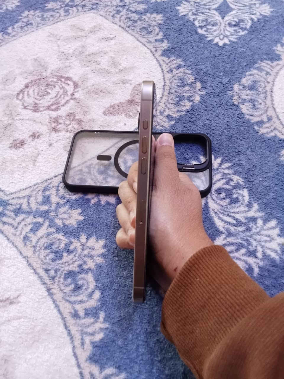 السلام عليكم عندي ايفون 15 برو ماكس ذاكرة 256 نضيف 100/100 عدد دورات 181 بطاريه 98 بلاديه ملحقاته شاحنه وكارتونه السعر 1200 وبي مجال قليل مكاني بغداد مدينه الصدر نتصل عله الرقم ***********
