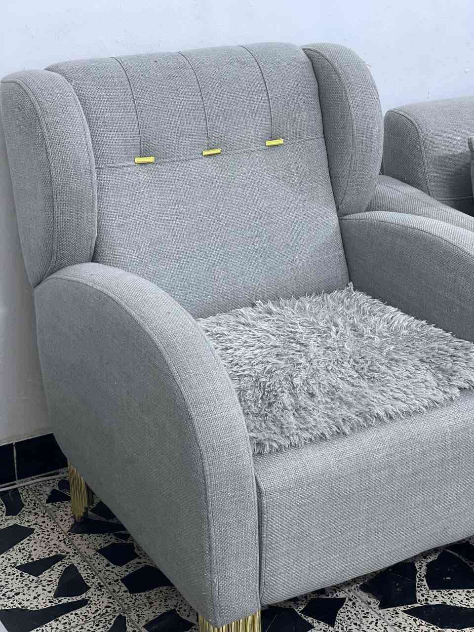 تخم تركي الاصلي ماركة هوم ستايل للاثاث علامة موجودة 
 10مقاعد فول مريح وطبي درجة اولئ نظافته100% 
***********
 شراي يتصل فقط عنوان السيدية بغداد, العراق
