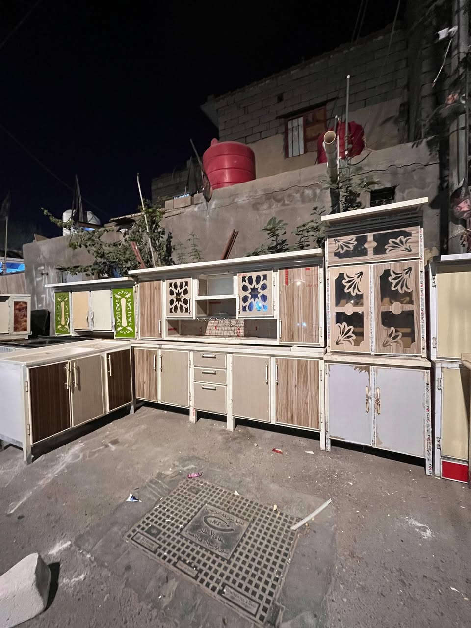 كاونتر 4مترات كاونتر مترين ونص وسنك مترو30سم وعارضه 80سم كله مرمر للبيع السعر 600وبي مجال العلوان بصره القبله اي استفسار اتصل ***********متوفر واتساب
