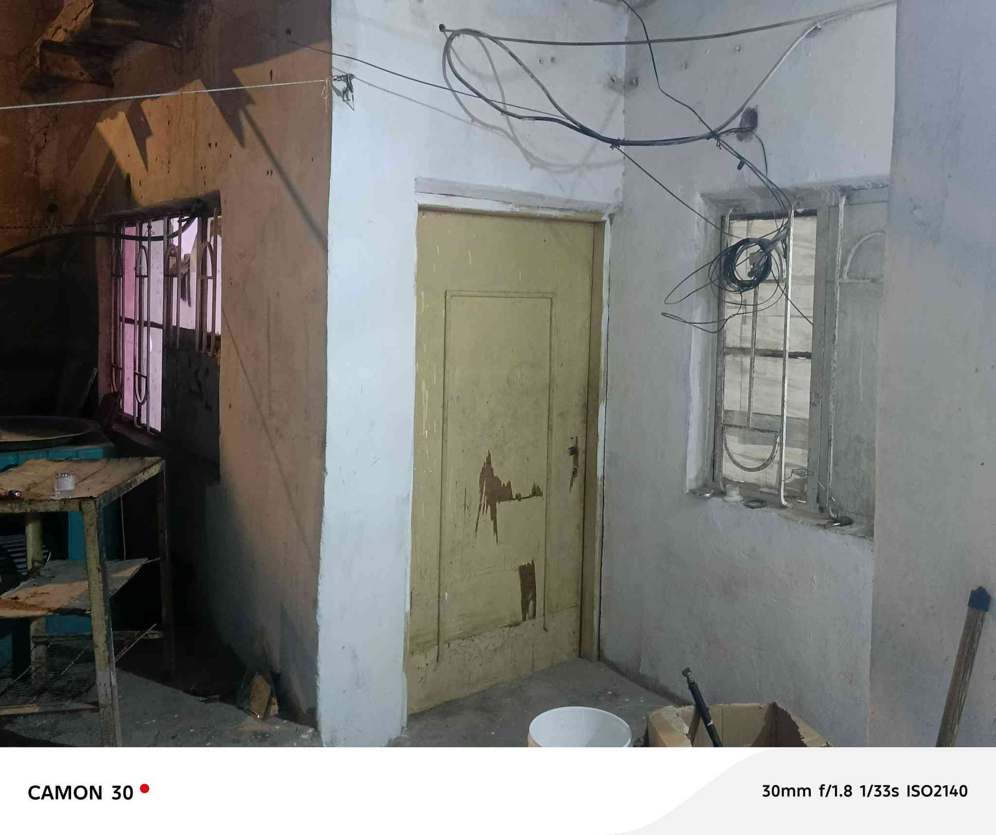 بيت طابوملك للببع في البصره مدينه الجديده غرب مدرسه العلا مساحة 130 يحتوي ع 3غرف نوم ودوانيه استقبال كبير وحمام وتوليت سعره100وبي مجال قليل رقم جهاز ***********
