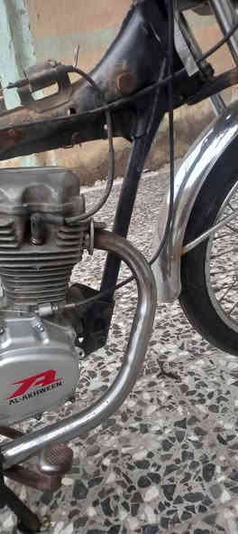 السلام عليكم دراجه للبيع مكينه شغال بس بيه خيط دخان شاصي نضيفه  السعر ٢٥٠ وبيه مجال***********
