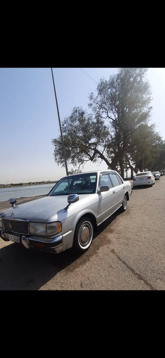 سلام عليكم 
كراون موديل 94 ايسر بلاد 
 سنوية مجددة 2030 رقم انكليزي ديالى السنوية باسمي مداور ثاني يوم السيارة مكفولة من الضربة جاهزة من كل النواحي مكينة جديدة كير جديد حدادية جديدة كهربائيات جديدة باتري جديد تبريد شغال فقط السيارة بيها صبغ للجمالية. السعر 86 وبيها مجال. السيارة موجودة بصرة شط العرب
***********
