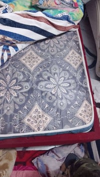 دوشك نضيف ستعمال قليل مال جربايه عراقي سعر 100وبي مجال 07827568672