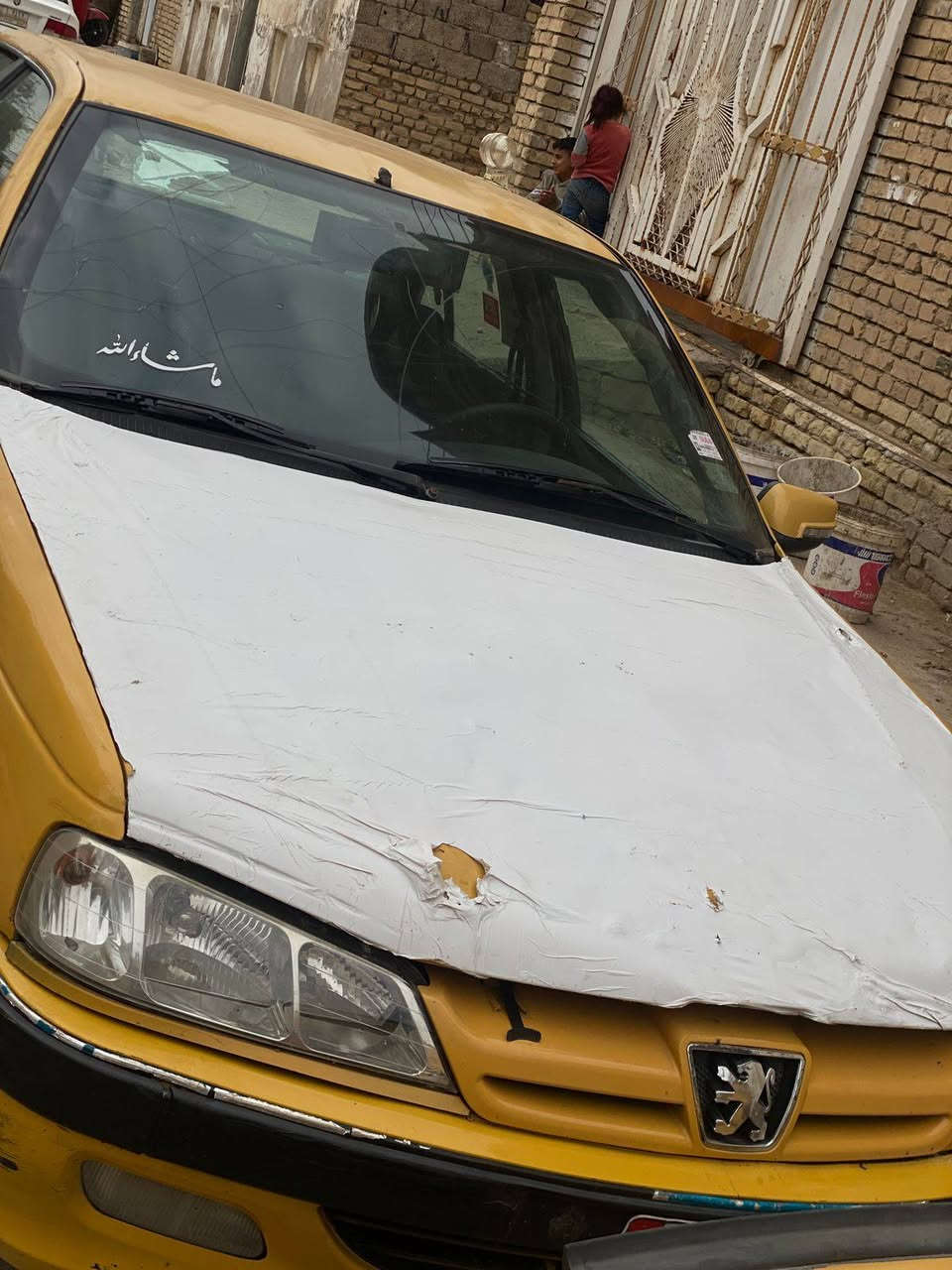 بيجو بارس 2015  السياره مثل ماتشوفون بالصوره حلوه مكينه كير حداده خير من الله مكان السياره ميسان سعرهه 38 وبيهه مجال سنويه صاقطه 21 هئيه وغرامات عليه رقمي ***********
