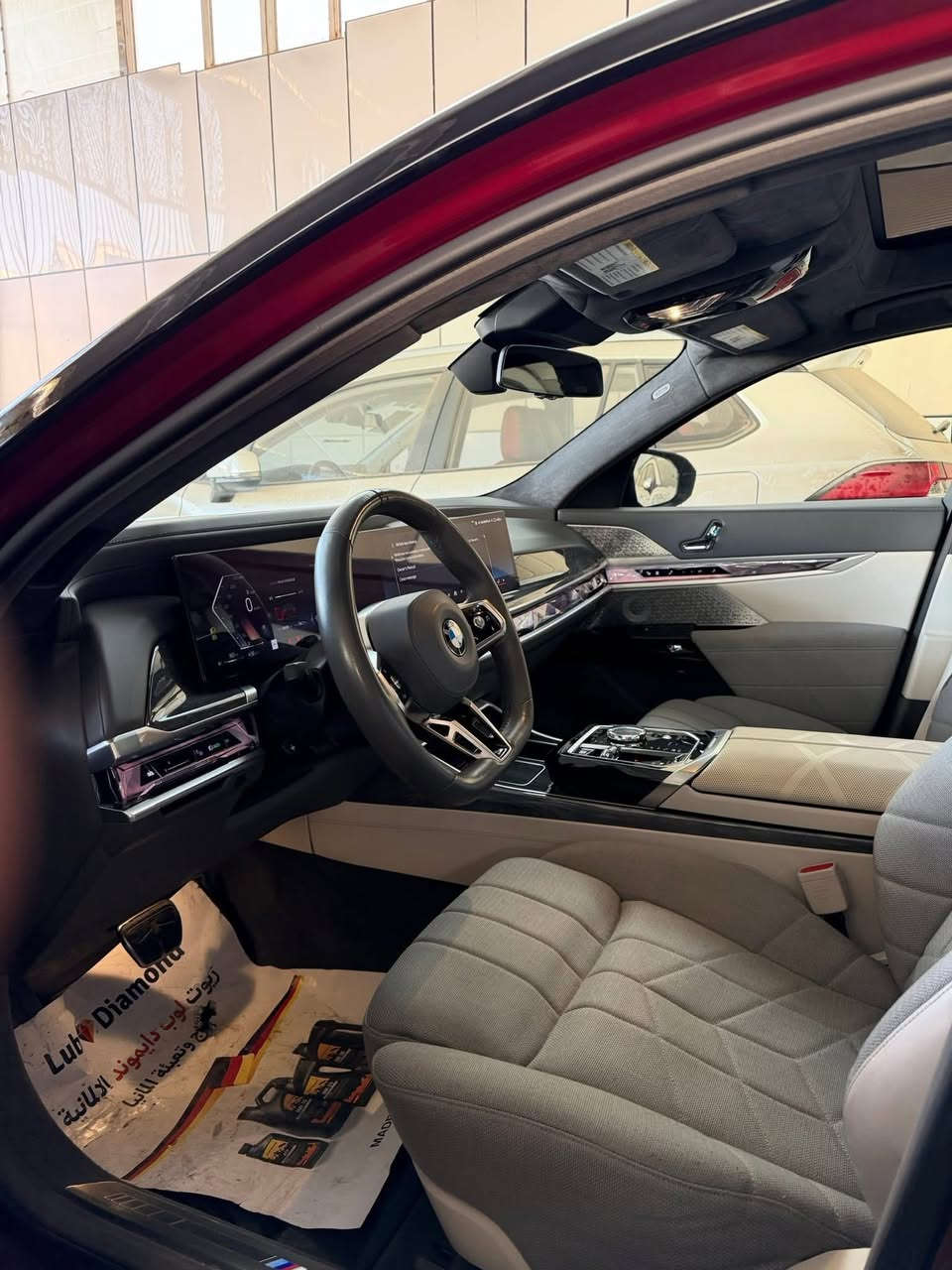 سلام عليكم سياره BMW760 وارد امريكي كلين تايتل السياره نضيفه بمعنى الكلمه عليه رقم مميز السياره بأسم الوالد ثاني يوم تحويل فول موصفات المعروف عل 760i مفلغه بلكامل ppf ماشيه 70.000km السعر 93.000$ بيه مجال بسيط مكان السياره 
المنصور 

+964 780 819 5122
