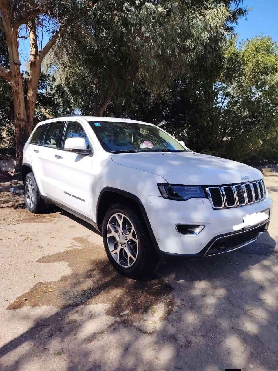 🚗 للبيع: جيب شيروكي لمتد 2021 🚗
📝 تفاصيل السيارة:
 السياره : كفاله عامه من كلشي 

الموديل: 2021.

الفئة: لمتد (Limited) - أعلى المواصفات.

المسافة المقطوعة: 27 ألف كيلومتر فقط (تعتبر شبه جديدة)

الرقم: بغداد (بإسمي الشخصي - تحويل مباشر).

✨ أبرز المواصفات:
محرك قوي واقتصادي بنفس الوقت.
بصمة تشغيل وبصمة أبواب.
كراسي جلد كهرباء (تدفئة وتبريد).
شاشة لمس كبيرة تدعم Apple CarPlay و Android Auto.
نظام دفع رباعي 4x4 مع وضعيات قيادة متعددة.
صندوق خلفي كهربائي.
رادارات جانبية ونظام تنبيه الخروج عن المسار.
كاميرا خلفية عالية الدقة مع حساسات.
والكثير من المواصفات الاخرى

🔍 حالة السيارة:

السيارة بحالة ممتازة جداً (نقص برغي ما بيها)، جاهزة من كل النواحي، وباسم صاحب لرقم لضمان سهولة التحويل  

📞 للتواصل والاستفسار: [***********]
