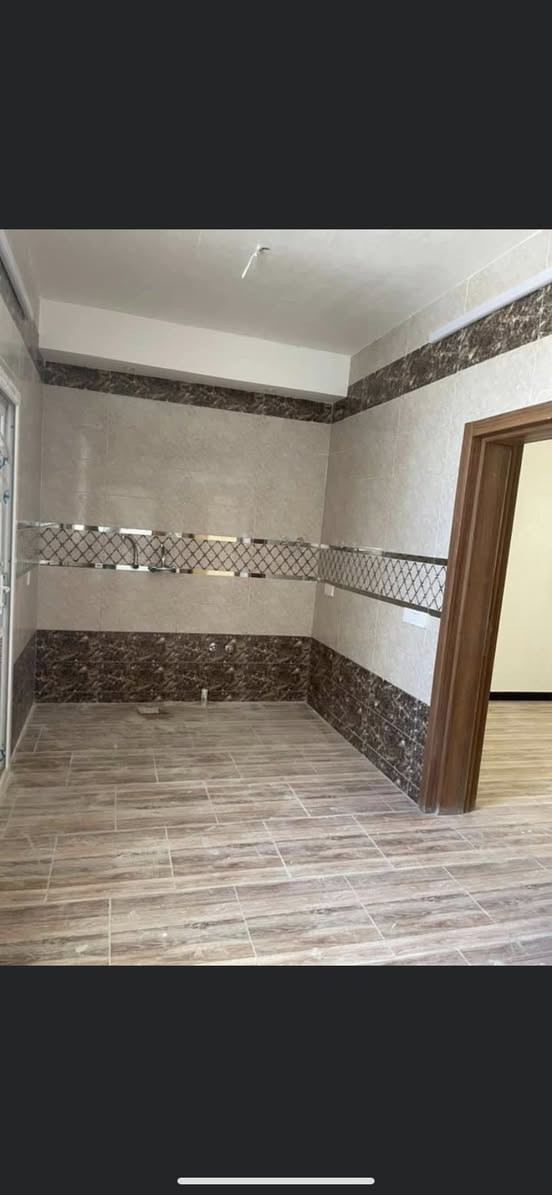 سلام عليكم
شقه مساحة90م للبيع سند طابوا صرف اصدار سنة 2026
موقع الاعظمية شارع قاسم ابو لكص قرب حديقة نعمان موقع ممتاز سنتر الاعظمية
بناء حديث مصعد
غرفتين + صاله + مطبخ معزول + منور عدد 2 +خدمات 
اضافة تحتوي على ممر خاص للشقة معزول يصلح مخزن
مصعد يعمل 24 ساعه 
طابق رابع 
جهة خلفية  
مؤجرة عائلة صغيرة ٣ نفرات  500 الف
برغبة مشتري استثمار ام سكن
سعر 110مليون قابله للتفاوض  
ملاحظة // من صاحب عقار مباشر بدون دلالية
يوجد تصوير كامل للشقة على واتساب 
لاستفسار الاتصال ***********
