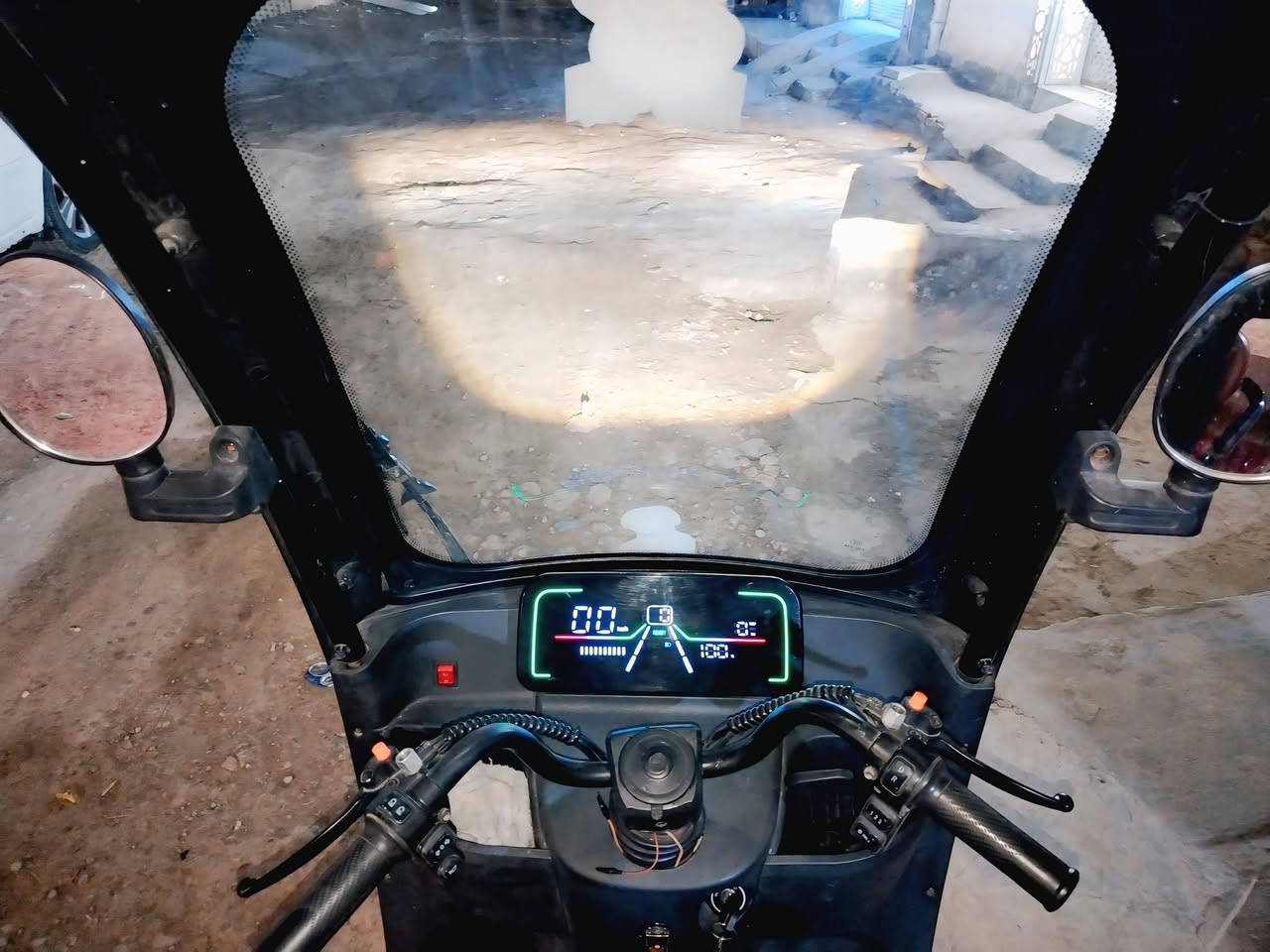 السلام عليكم دراجه شحن للبيع دراجه نضيفه كلشش جديده تحتوي على خمس بطاريات جديدات بك وشاشه كما موضحه بل صوره السعر مليون و 150 وبيه مجال ***********
