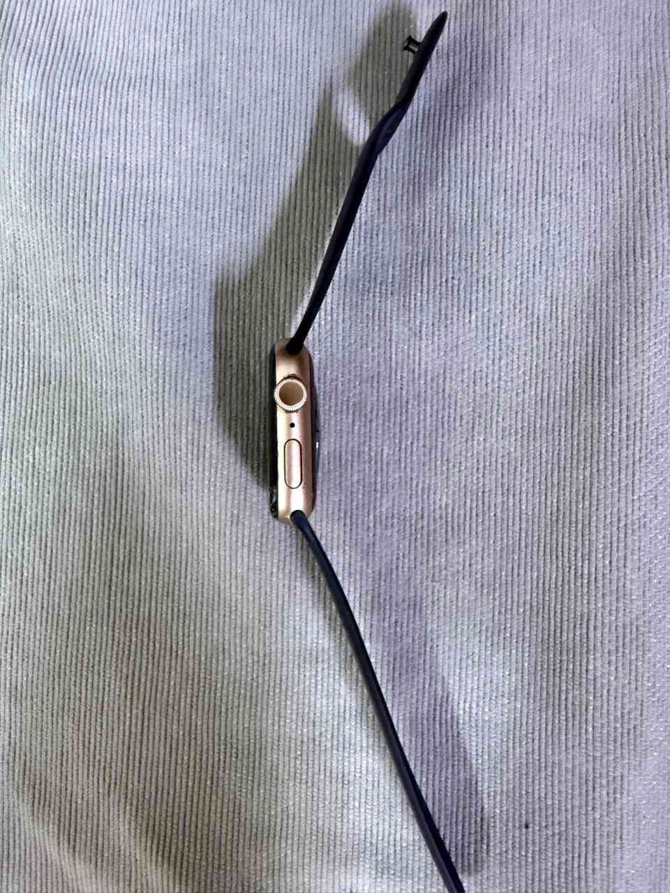 ابل واتش جيل خامس شاشه مكسوره فقط قيم واخذ شارع فلسطين ***********
