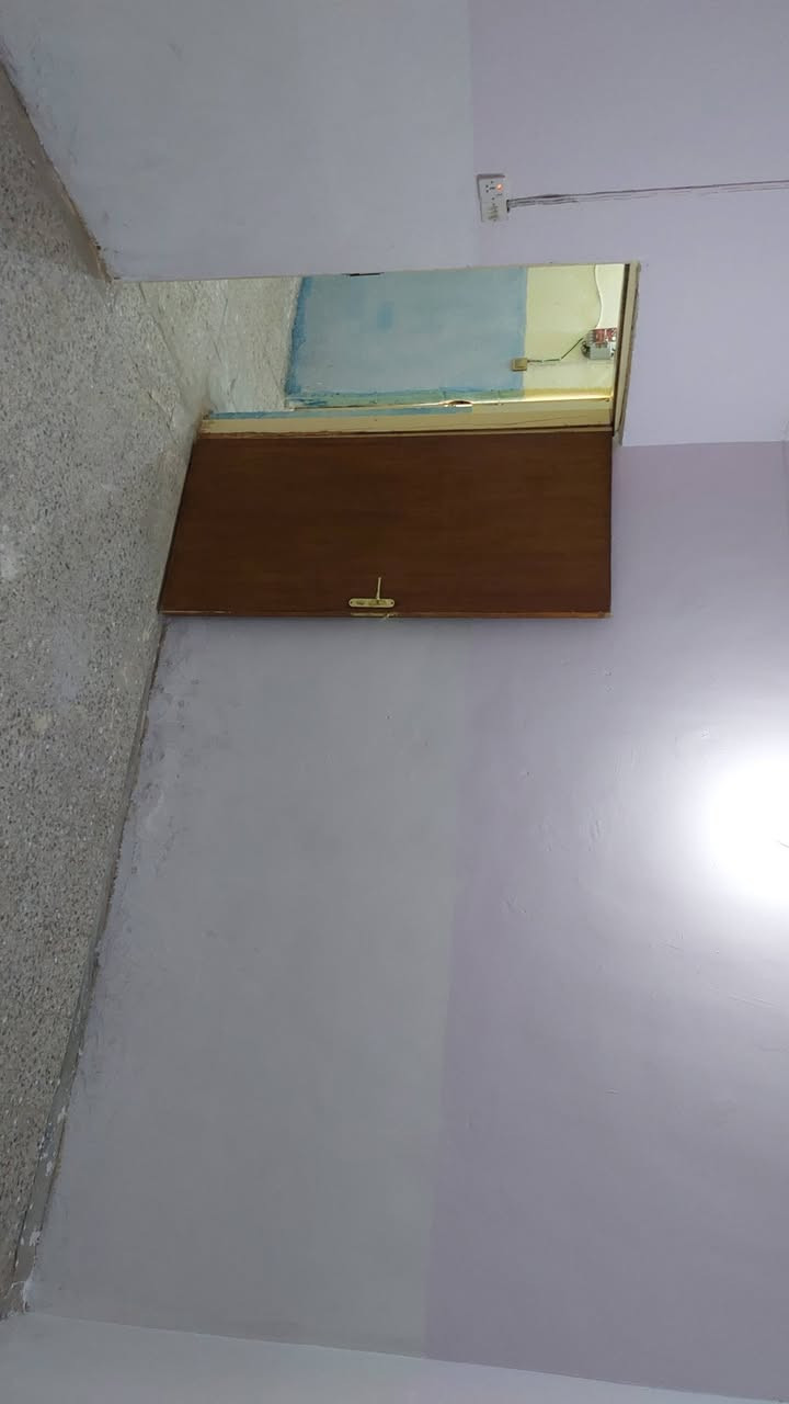 السلام عليكم شقه  للايجار   تحتوي علئ  2غرف كبيره+ صاله مطبخ +صحيات  المساحه 150م   العنوان حي الشهداء سيف سعد مقابل روضه السندباد قرب اسواق المصطفئ  
 للاستفسار ***********
