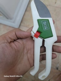 مقص تقليم • إنكليزي