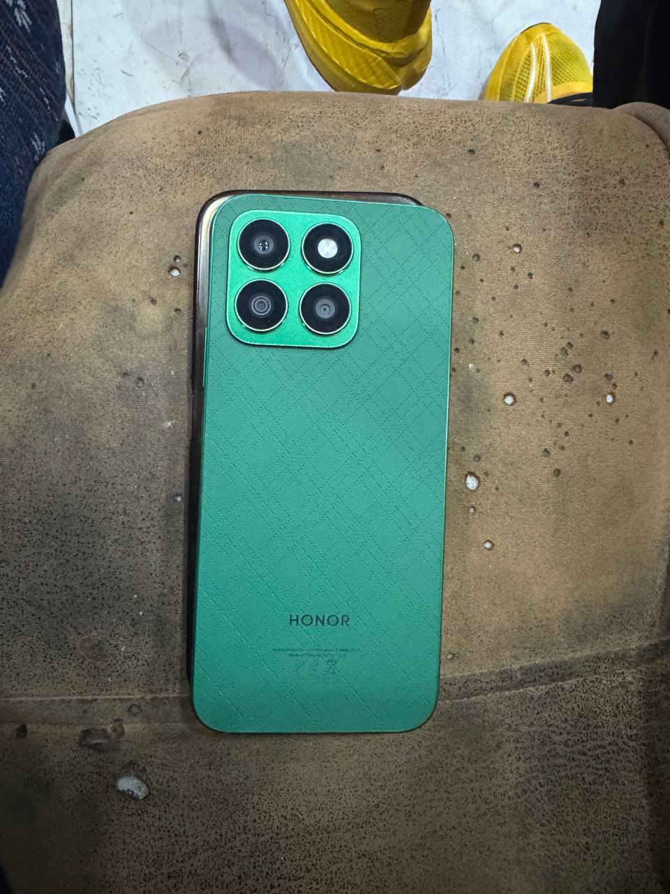هونر X8bذاكره 512 جهاز مكفول من كلشي مخليله لزكه مات مال اللعاب للبيع رايده ب170وبي مجال بدون ملحقات فقط كفرات ٢ وجهاز مكاني بغداد مدينة الصدر شراي يتصل ***********
