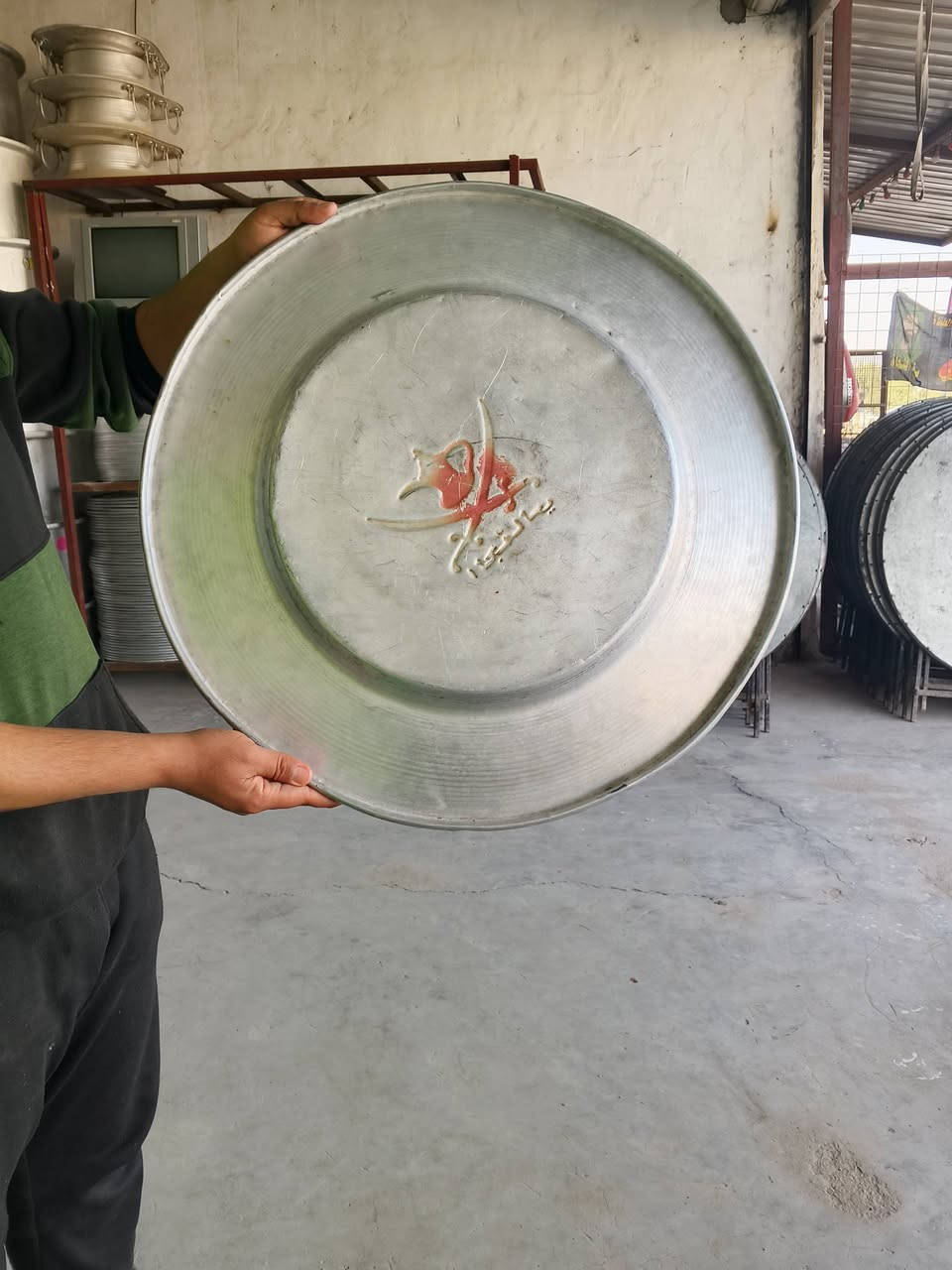 صواني للبيع قياس 60 العدد 50 للاتصال ***********
