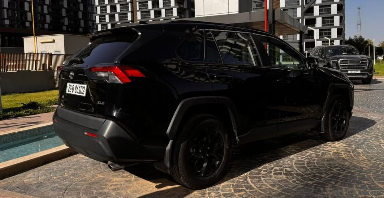 تويوتا راف فور (Toyota RAV4  -XLE) موديل 2021 رقم اربيل لون اسود 
السيارة بحالة ممتازة جداً الياخذها راسه بارد بالعافيه عليه مابيها مصرف دينار 
وماشية 60,000 ميل . وارد كندي 
المواصفات:
• المحرك: 2.5 لتر، 4 سلندر.
‎• نوع الوقود: بنزين.
• الفئة: XLE.
٠فتحه سقف 
٠رادار  (امامي . جانبي . خلفي ) + كامره 
٠تحكمات ستيرن -مثبت سرعه 
٠توقف ذاتي 
٠تشغيل عن بعد - صندوق كهرباء 
تدفئة المقاعد +تدفئة  الستيرن 
٠كراسي الامامي كهرباء 

حالة البدن (الصبغ والضرر):-
• السيارة بدون صبغ نهائياً.
• بدون ضرر، توجد فقط تعديل (بارد) بسيط جداً في البنيد 
• السيارة خالية من أي ضرر ثاني أو دواخل، وكافة التفاصيل مثبتة بتقرير الفحص المرفق.
رقم الشاصي ( 2T3W1RFV6MC164127)

رقم التليفون :-***********
