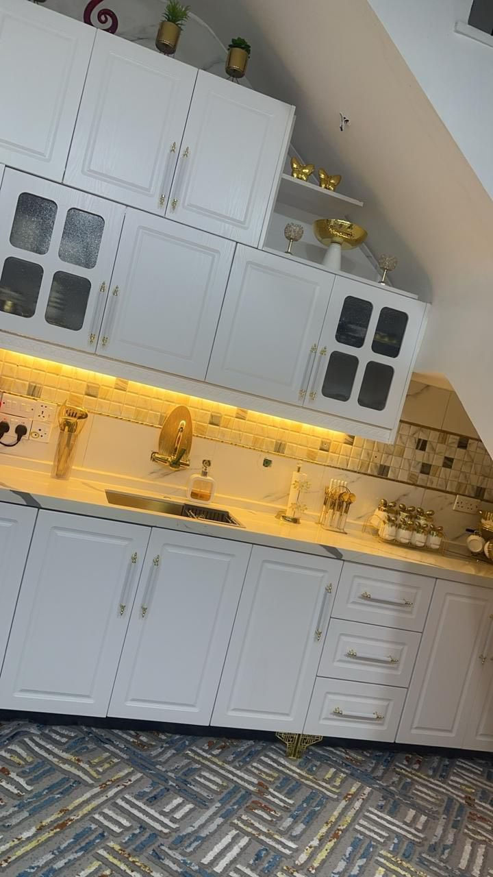 كاونتر طابقين فصال تكمه بيبان HDF داخل ألمنيوم محشي خشب استخدام شهرين فقط السعر مليون ونص وبي مجال ‭٠٧٧١ ٢٣٤ ٩٦٤٠‬
