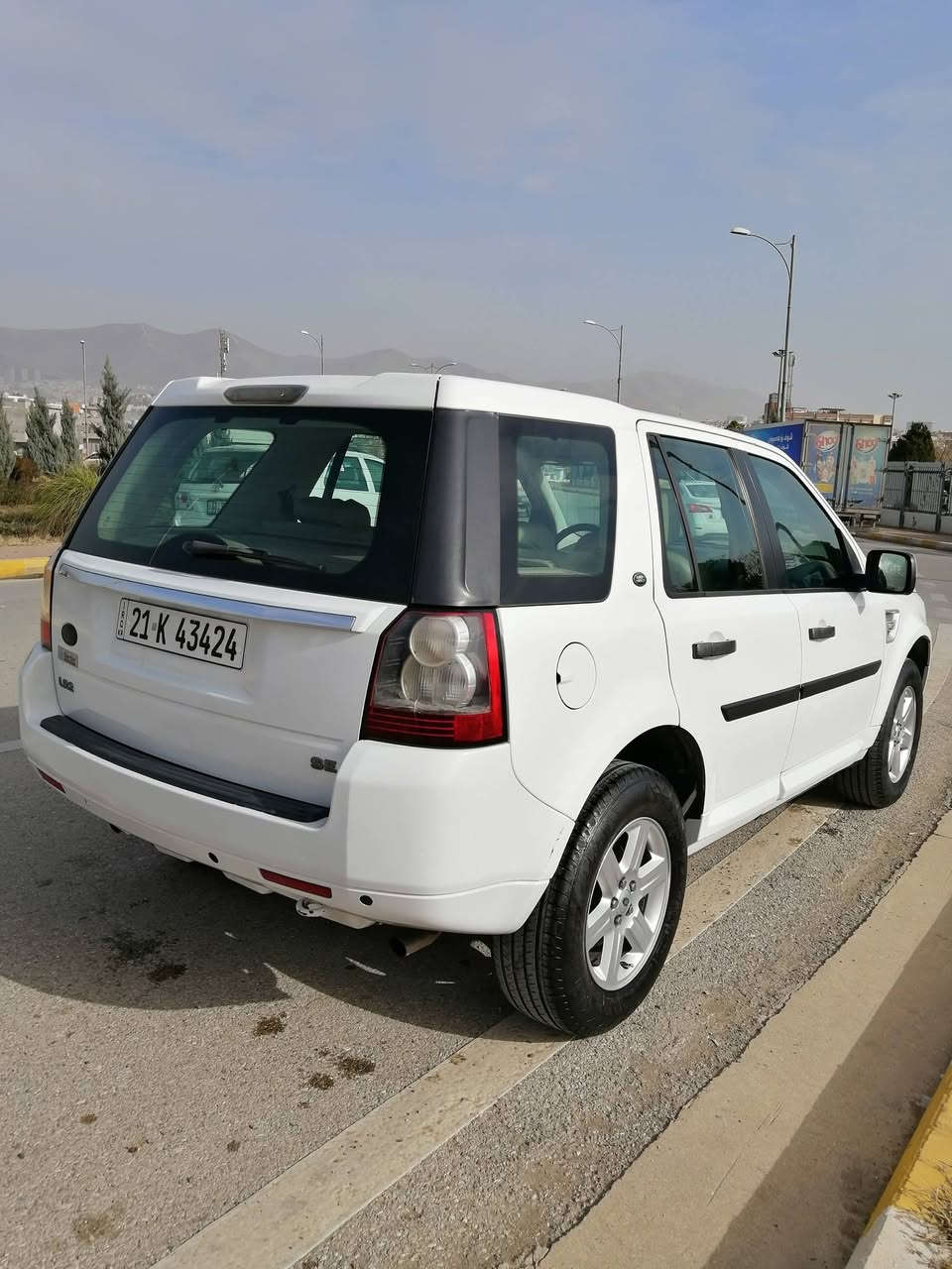 لاند لۆڤەر ٢٠١١ بۆفرۆشتن یان گۆڕینەوە بەتەکسی
سەیارەکە بێ بۆیاخە و بێ دەعم و لێدراوی گێڕو مەکینەی نەکراوەتەوە نرخی ٨٨ گەڵا.
***********
