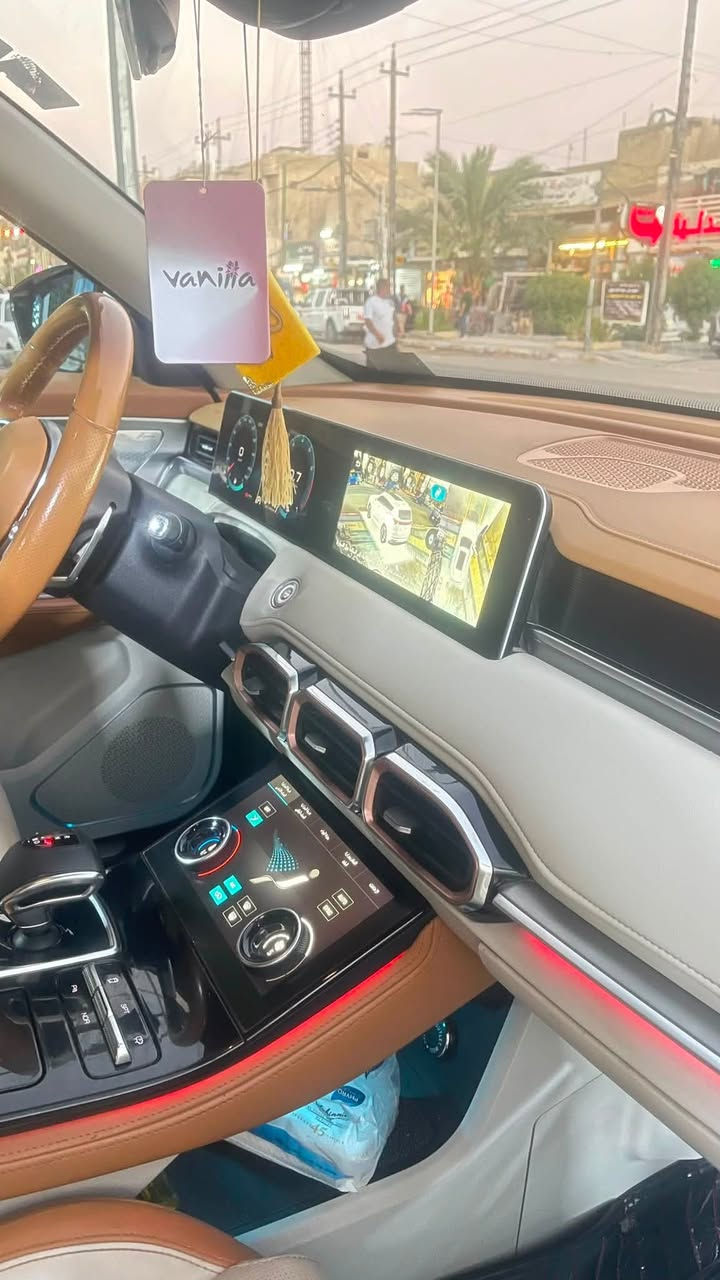 جيتور للبيع موديل 2024 لكجري

جيتور X70 Plus 1.6 Luxury 

المواصفات:

*عدد صفوف المقاعد 3 (7 ركاب ) 

* إطارات قياس 20 إنچ

*فتحة سقف بانوراما 

*مقصورة الركاب من الجلد الفاخر بلونين

*مقعد السائق والراكب كهربائي

*مقعد السائق مزود بذاكرة لحفظ 3 وضعيات الجلوس

*مقعد السائق مبرد ومدفاء

*مقعد الراكب مبرد ومدفاء

*كاميرات محيطية 540 درجة

*شاشة عرض ترفيهية قياس 12.35 إنچ

* لوحة القيادة الكترونية قياس 10.25 إنچ

*نظام صوتي من ٨ سماعات عالية الجودة

*رادار تفاعلي

*نظام تحذير مغادرة المسار

* نظام القيادة شبه الذاتية

*نظام مراقبة النقطة العمياء 

*نظام التحذير من التصادم الأمامي و الخلفي 

*نظام الكبح التلقائي في حالة الطوارئ

* إنارة محيطية

* إنارة ترحيبية

* المرايا الجانبية قابلة للطي كهربائياً ومدفئة

* شاحن هاتف لاسلكي سريع

*الأضواء الأمامية والخلفية أوتوماتيكية ليد(LED)

* مسند الذراع الوسطي مع ثلاجة

*نظام الدخول الذكي (بصمة)

* صندوق كهربائي

* نظام الفرامل اليدوية الاوتوماتيكي Autohold

*مكيف مع شاشة تحكم منفصلة للصف الثاني

*نظام مساعد صعود المرتفعات

*وسائد هوائية امامية وجانبية عدد 6

*نظام المكابح المانعة للانغلاق

*نظام التحكم بالثبات 

*نظام التحكم نزول على المنحدرات

*داش كام - DVR

*نظام تنقية الهواء PM2.5 مع فلتر N95

*قفل وفتح النوافذ والسقف باستخدام البصمة

رقمه ١٩ انكليزي تحويل باي مكان 
السعر١٥٧
ارخص من خواته الفحص السونار موجود مع الصور 
مكاني بغداد ١٤ رمضان 
***********
ممتواجد فيس بس واتساب
