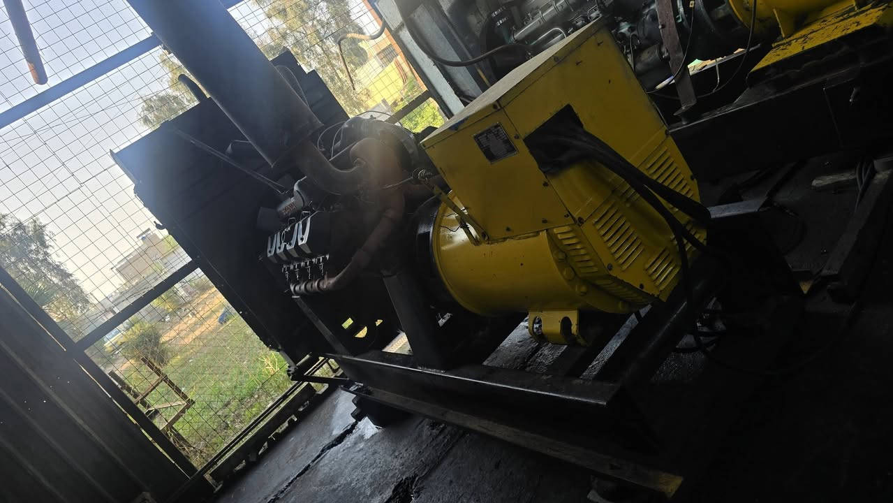 السلام عليكم سكانيا ١٤٢ صفر ٦ جديده الواقع احلى وانظف من الصورة سبب البيع  اريد اقسم الحمل  اشغل وهاي زايده عليه اللي تعجبه يتفضل ما متواجل على الفيس اللي يشتري يتفضل اتصل ***********
