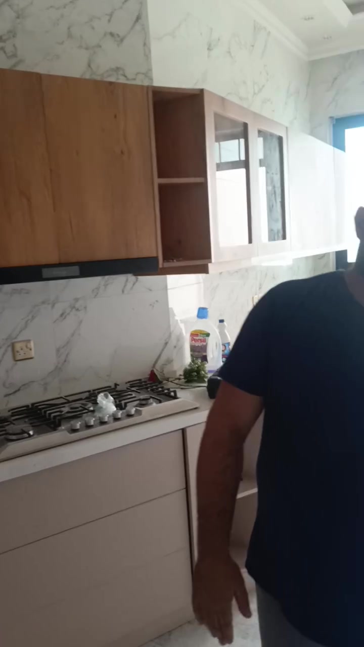 كاونتر خشب بالون بريس ايطالي للبيع السعر مليون وبي مجال للاستفسار الاتصال على الرقم ***********
