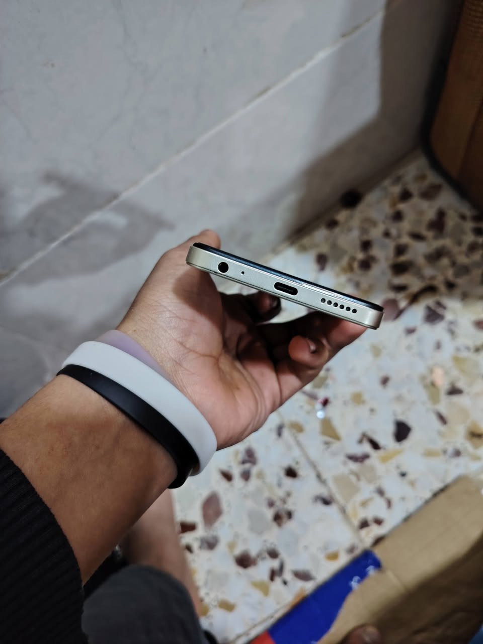 السلام عليكم تكنو للبيع
الذاكره 64 المبايل نضيف 
غراضه كامله 
السعر 100 اوبي مجال 
رقم الهاتف ***********
