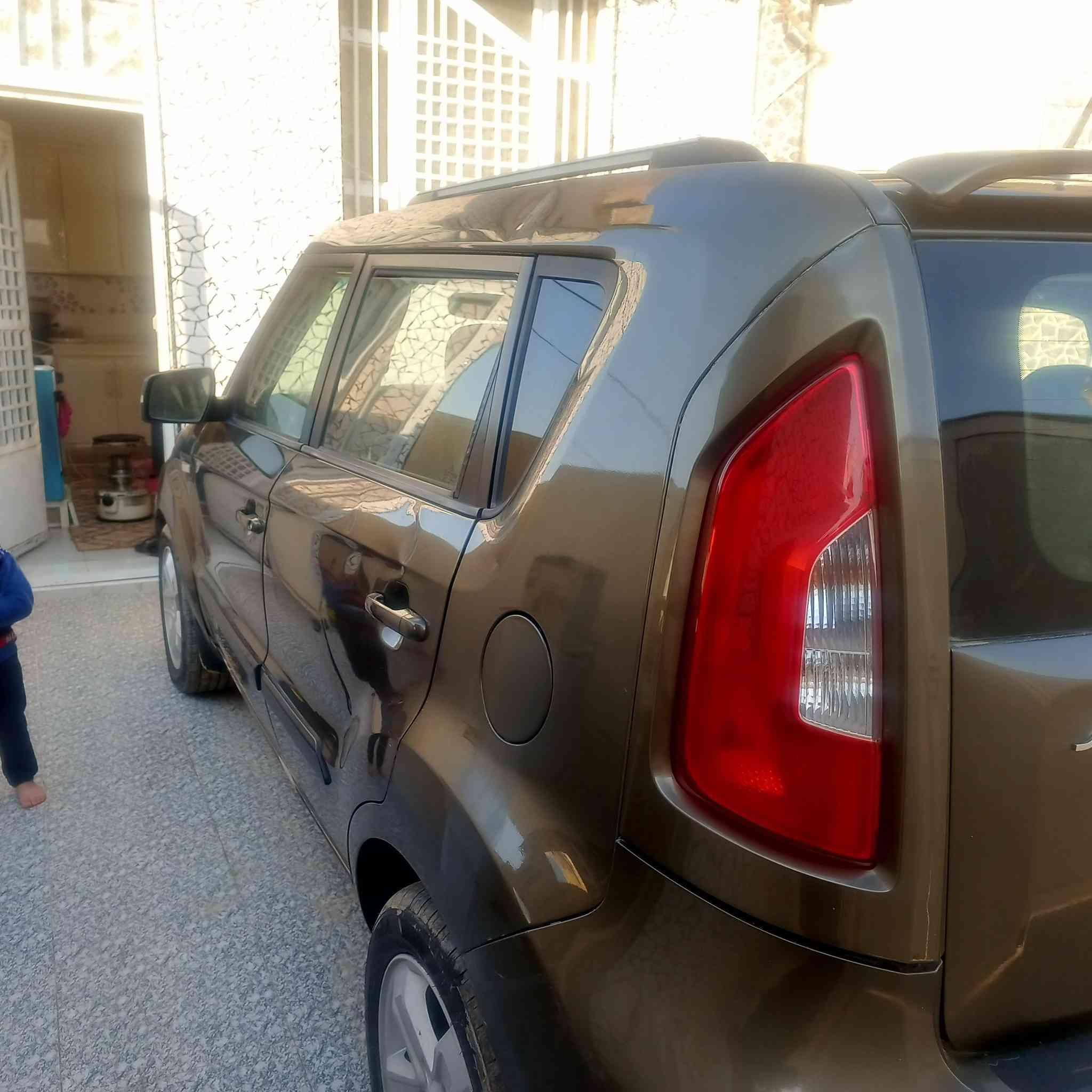 كيا صول 2012 امريكي
‏محرك 2000  دوش المرغوب
‏كامره بلاديه
‏تبريد ثلج
‏كير  اوتماتيك وعادي
‏نظام ECO اقتصادي بالبنزين 
‏نظام ABS
‏ويل كب 
‏نشره ضوئيه داخليه متغيرة الالوان
‏تحكم سرعه
‏ستيرن 3 وضعيات قياده
‏اشاير بالمري
‏حداديه جديده
‏تخم تاير 
‏هزة جديده 
‏رقم  انكليزي بغداد السيارة باسمي 
‏حادثها جاملغ وبنيد على البارد  ما بيها قطعه امبدله وبيها سونار 
‏السعر ٩٠ وبيها مجال قليل 
للاتصال رقم الهاتف *********** وبي واتساب
