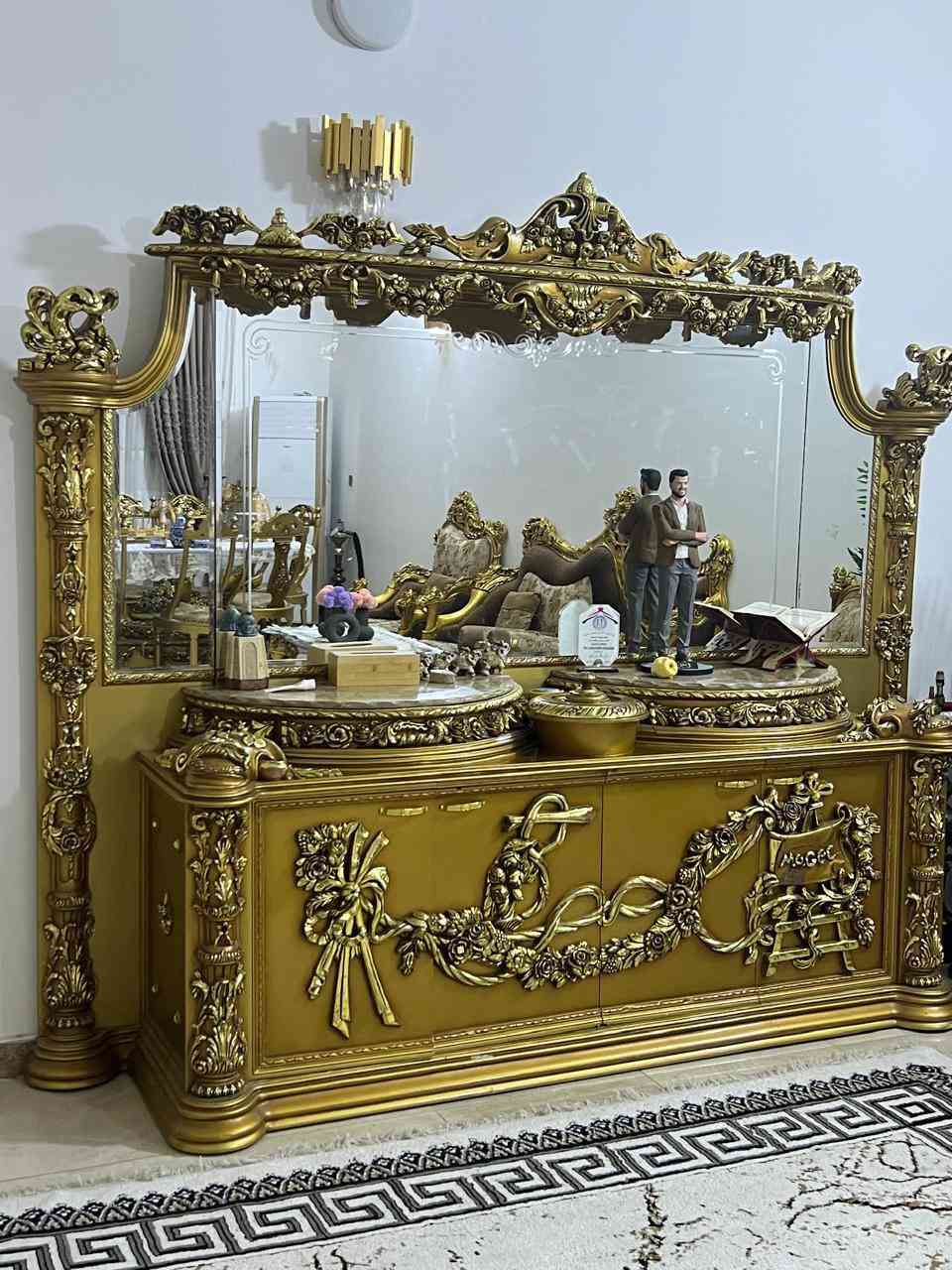 سلام عليكم ورحمة الله وبركاته اخواني. عندي غرفة مصرية تخم مصري + ميز طعام مصري + بوفيه￼ مصيري نظافته 90% جديدة محتاج اريد. أبيع *********** اخون لحد يسكر بي والله. ماخذ ن غاليات ￼￼ سعر. مناسب جدان ￼
