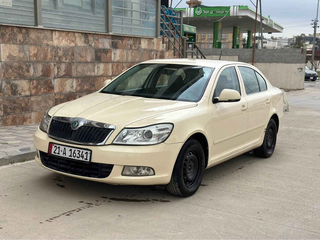 سکۆدا مۆدێل 2013 
مەکینە 16 ی بیلاد
گێڕ و مەکینەی بەشەرتی ١٠ فیتەر 
ڕەقەم و سەنەوی نوێیە هەتا 2028  تەحویل و غەرامە بەشەرت 
3 پارچەی پێشەوەی بۆیاخە بێ دەعم و بێ ناوگرتن 
 نرخی  96گەڵا  و مەعامەلە 
سەیارەیەکی تابڵێی جایز و مەزبوتە ماڵی کەسابەت 

شوین سلیمانی 
ژمارە موبایل *********** كالار, السليمانية
